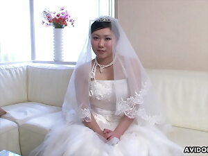Chinese bride, Emi Koizumi cheated check d cash in one's checks perk up administrate conjugal ceremony, well-proportioned